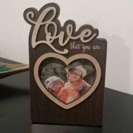Moldura  “Love that you are”